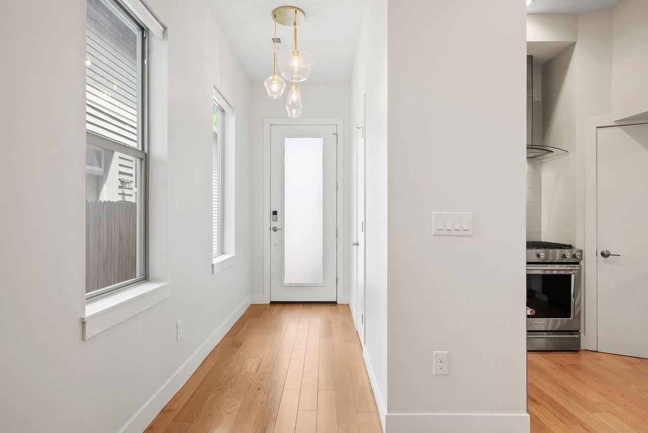 447 Galapago St - Photo 3 of 37