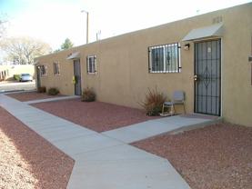 Spacious 2 Bedrooms in Remodeled Fourplex - Photo 1 of 1