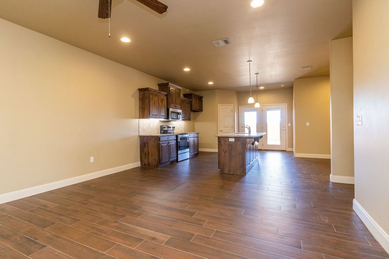 9635 Mossberg St - Photo 3 of 25