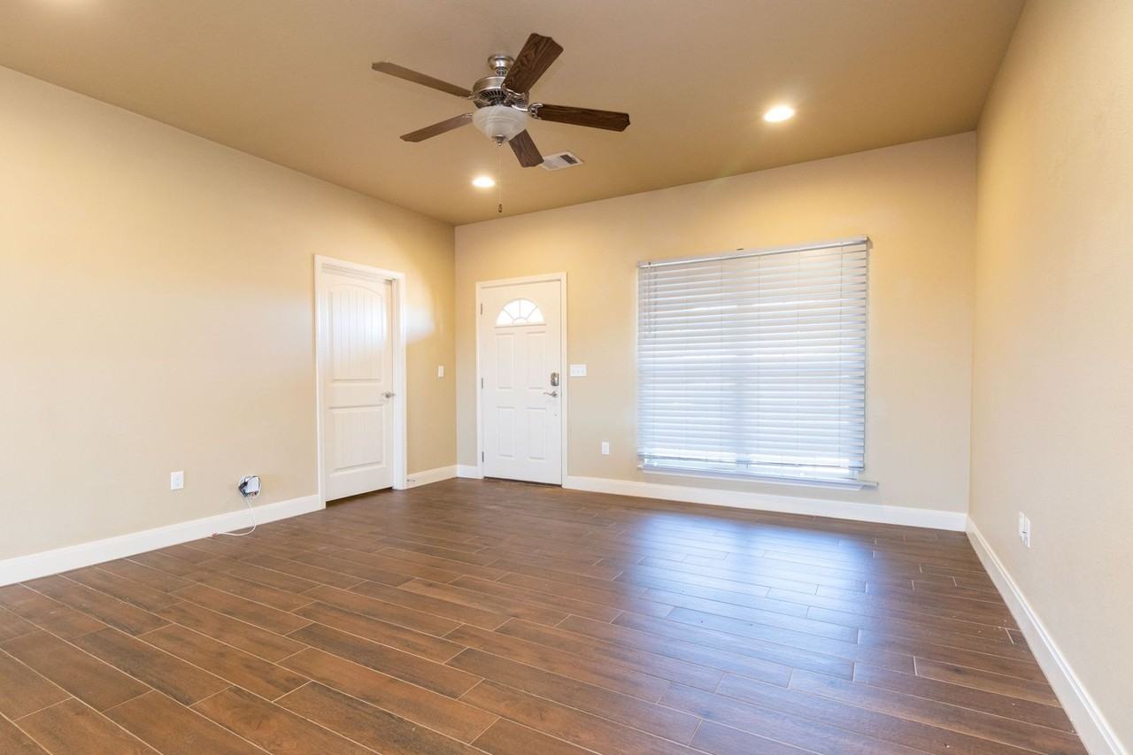 9635 Mossberg St - Photo 4 of 25