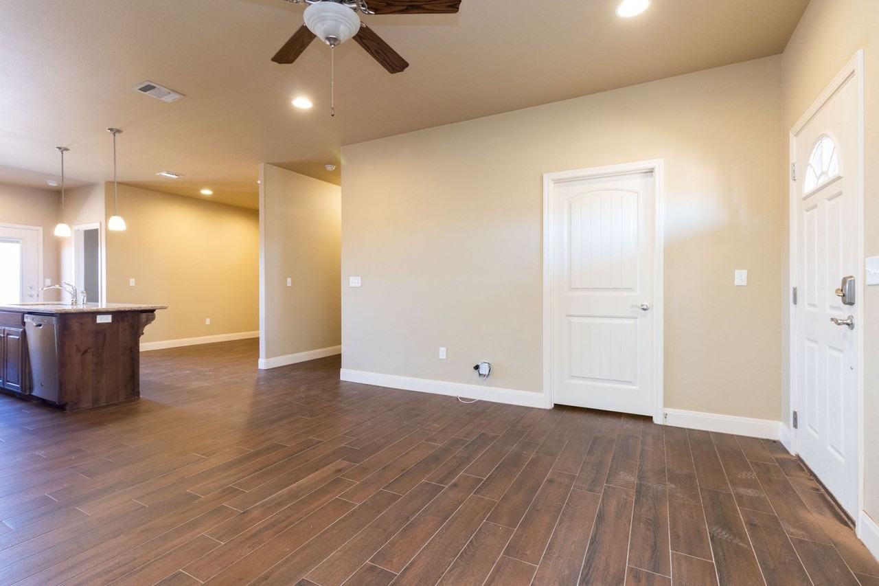 9635 Mossberg St - Photo 5 of 25