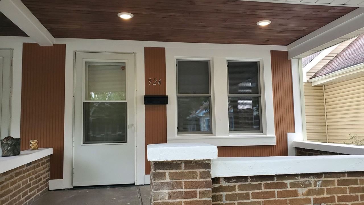 924 Hervey St - Photo 2 of 37