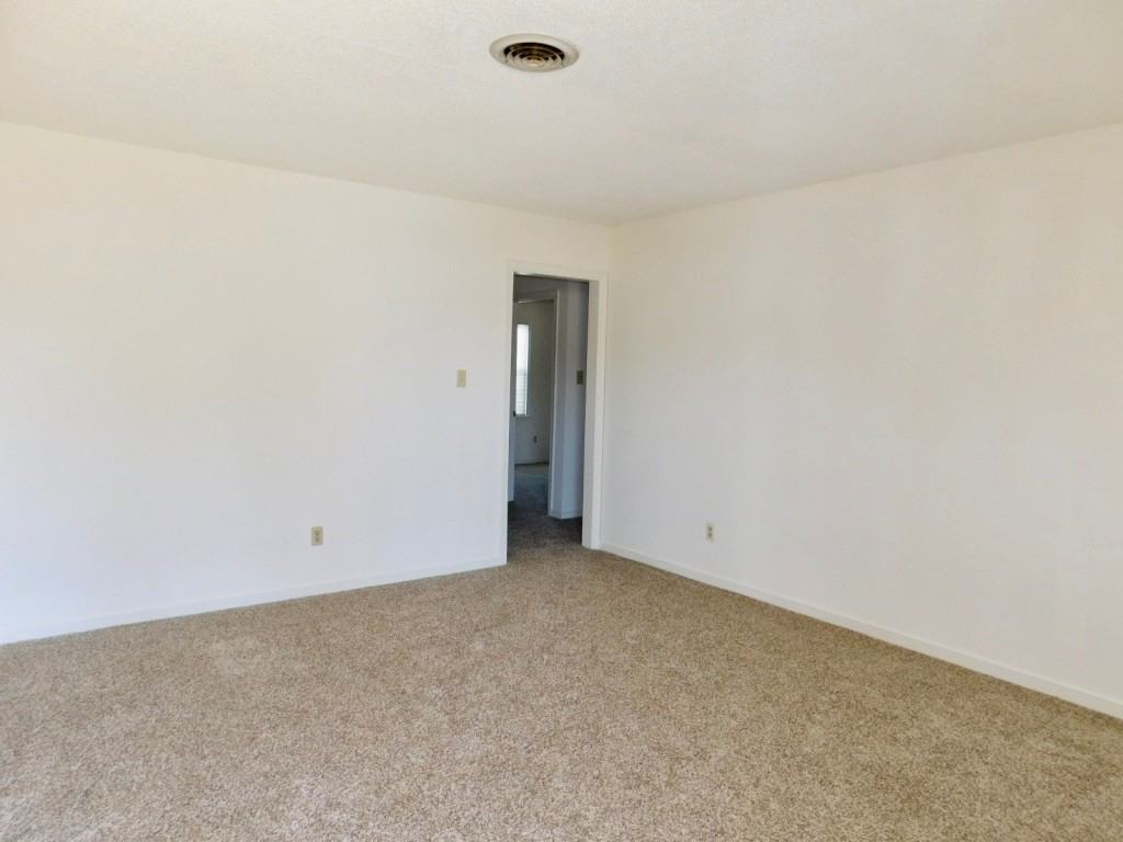 308 Kent Ave - Photo 3 of 16