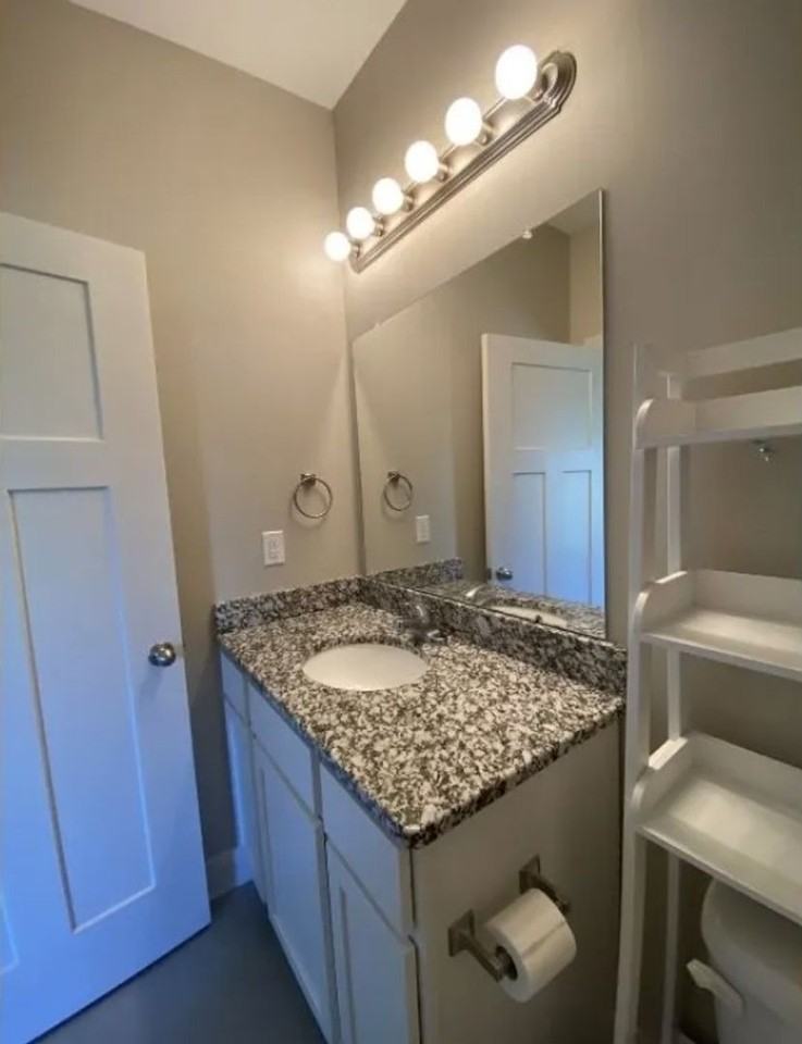 8160 E 34th Ct S - Photo 5 of 10