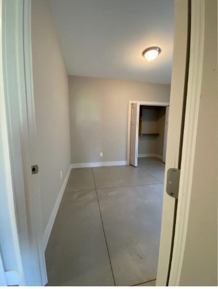 8160 E 34th Ct S - Photo 7 of 10