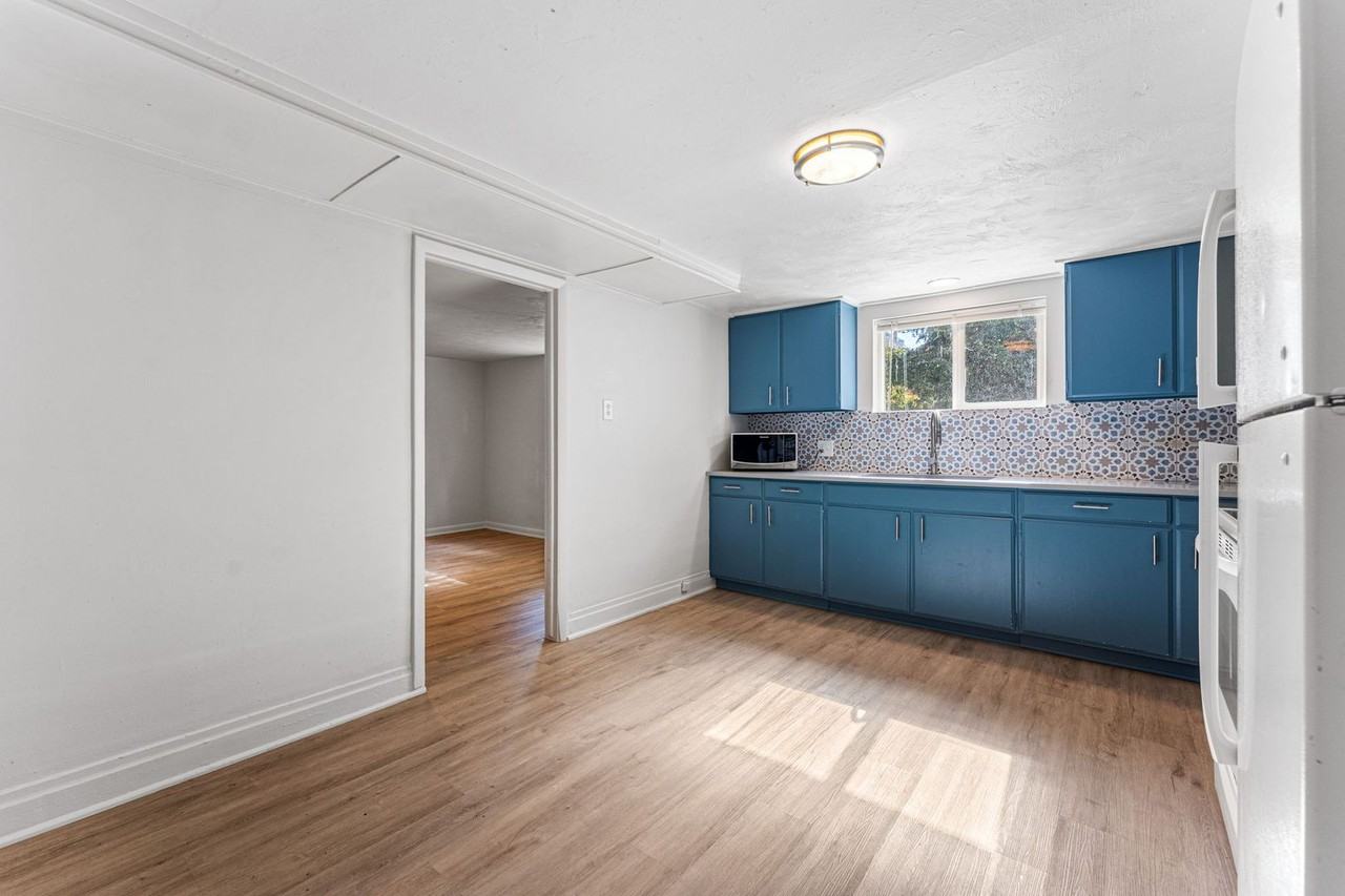 3369 S Emerson St - Photo 4 of 18