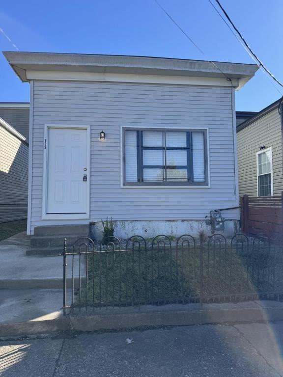 925 S Jackson St - Photo 5 of 35