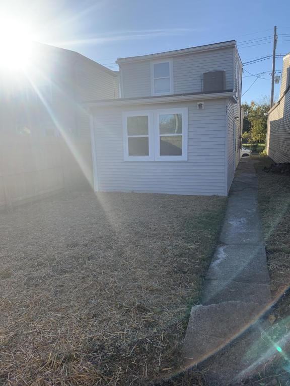 925 S Jackson St - Photo 7 of 35