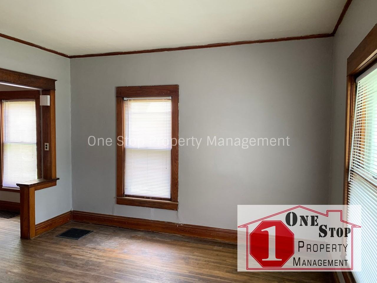 320 Oakley Ave - Photo 2 of 18