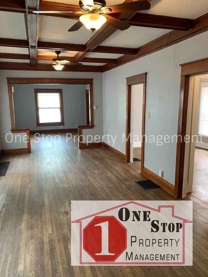 320 Oakley Ave - Photo 3 of 18