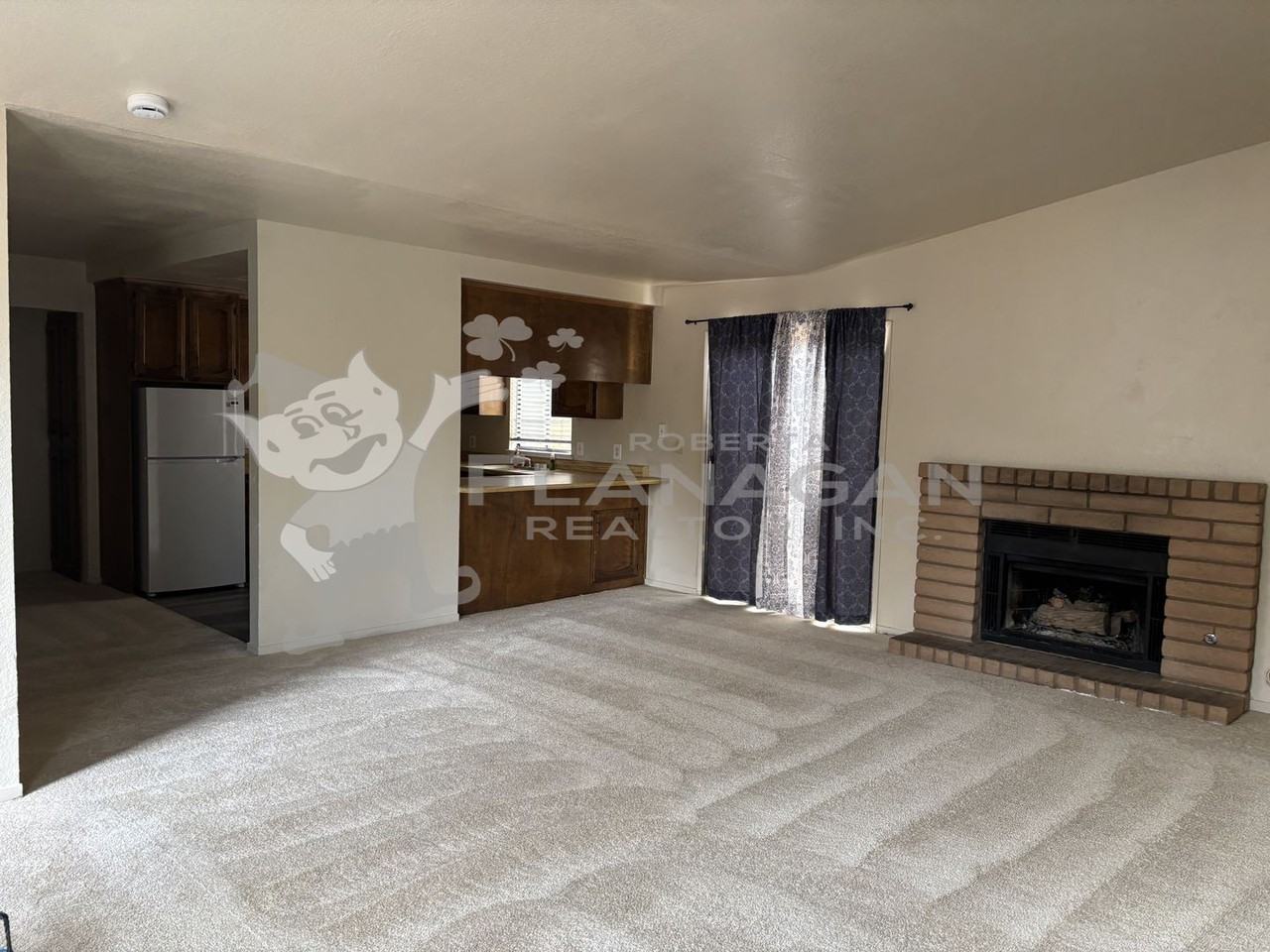 728 W Yosemite Ave - Photo 2 of 13