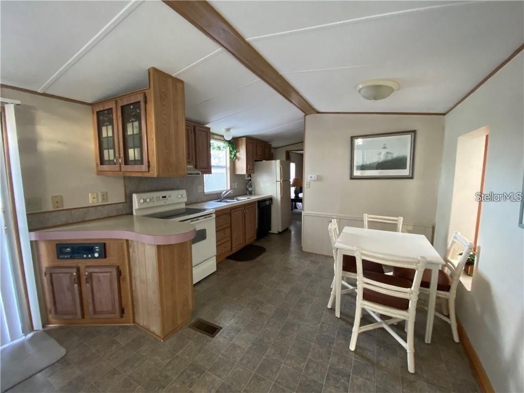 28 Fairview Ct - Photo 3 of 11