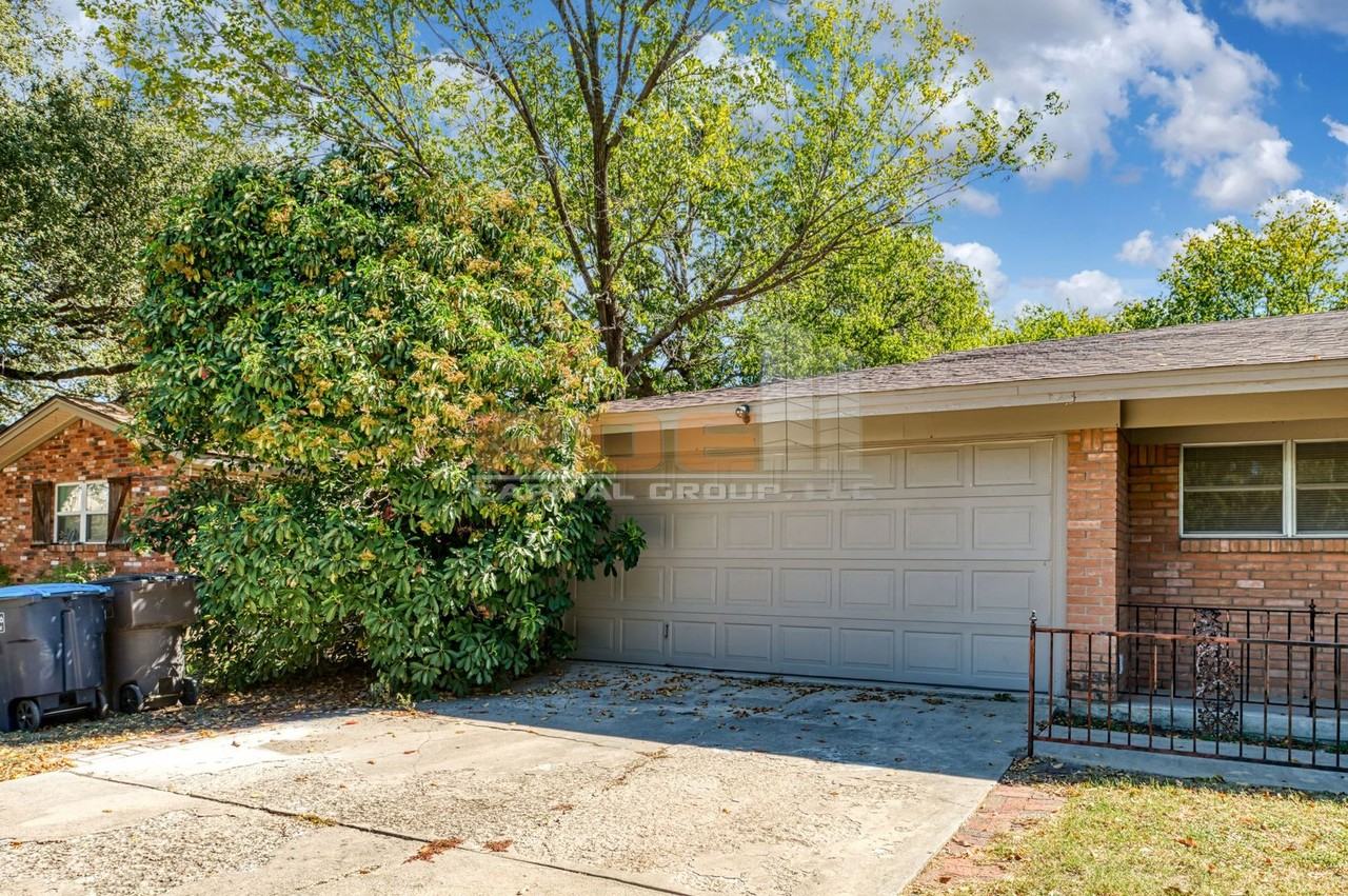 5625 Wales Ave - Photo 2 of 31