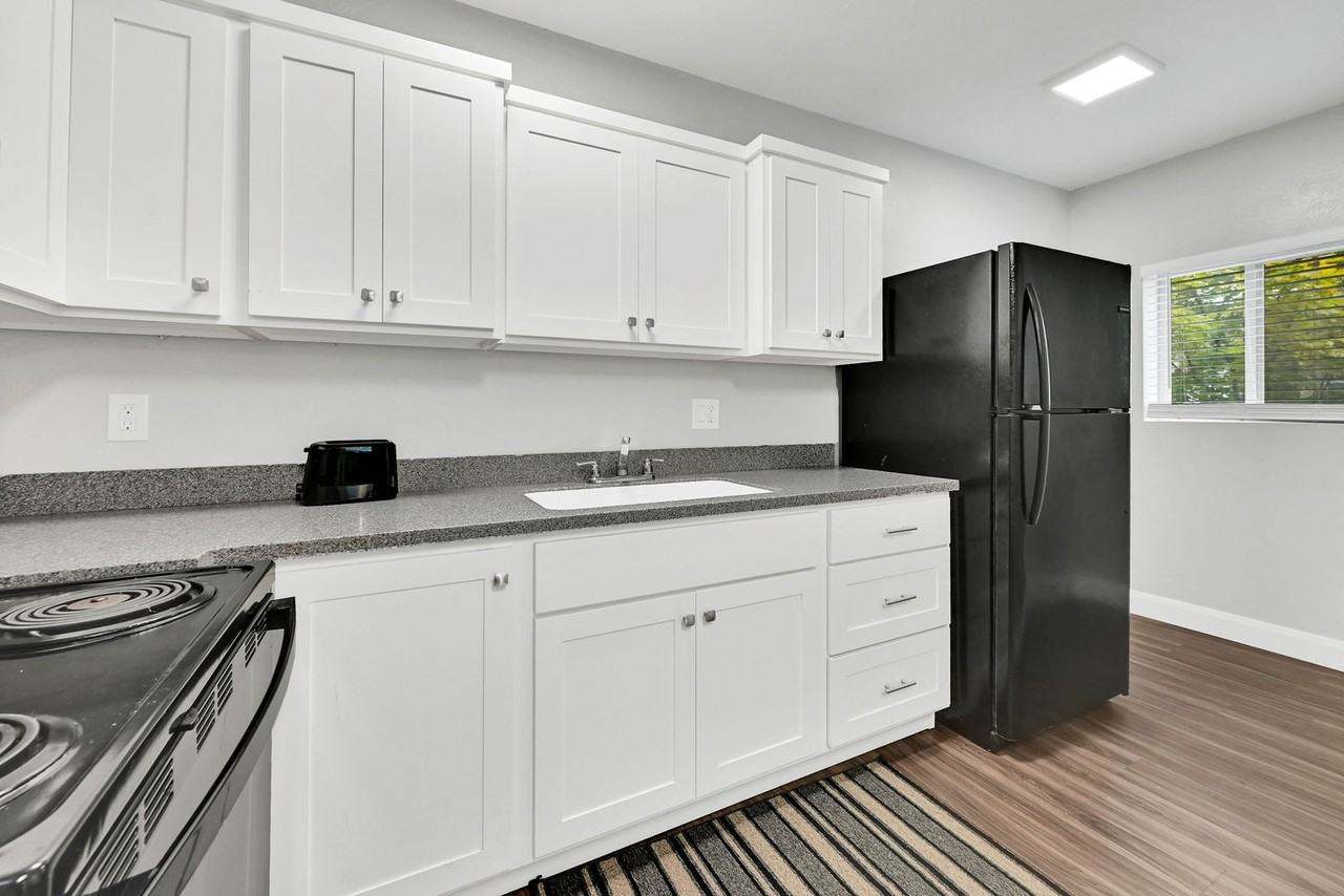 Jefferson Avenue Apartments - Photo 3 of 19