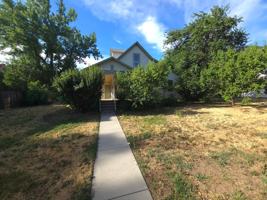 featured image of 642 University Ave