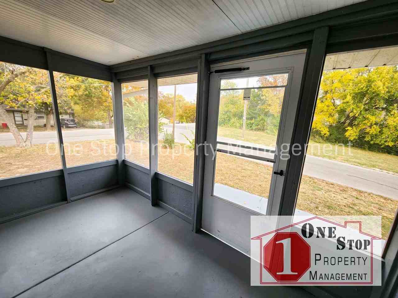 11135 E 9th St S - Photo 3 of 26