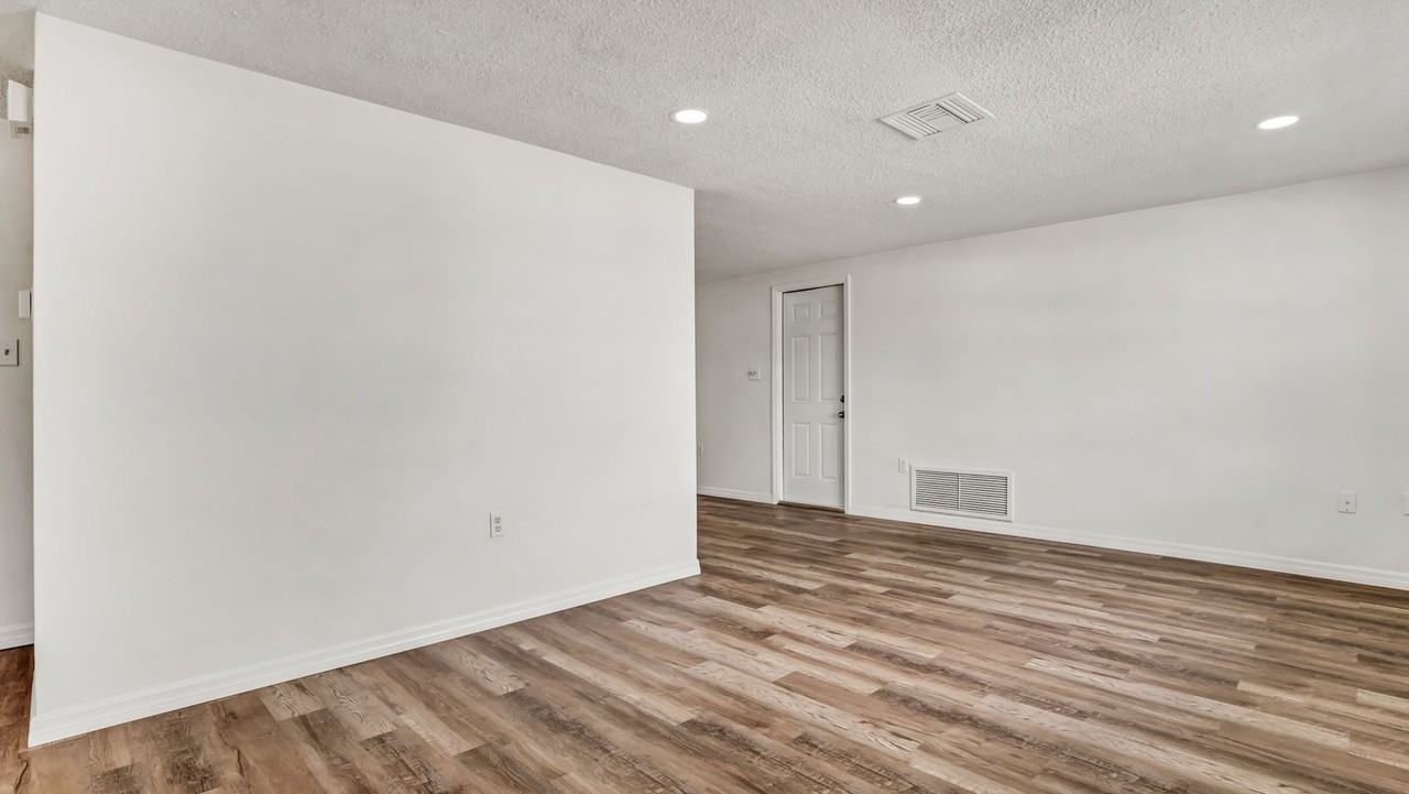 7124 Parrot Dr - Photo 6 of 29