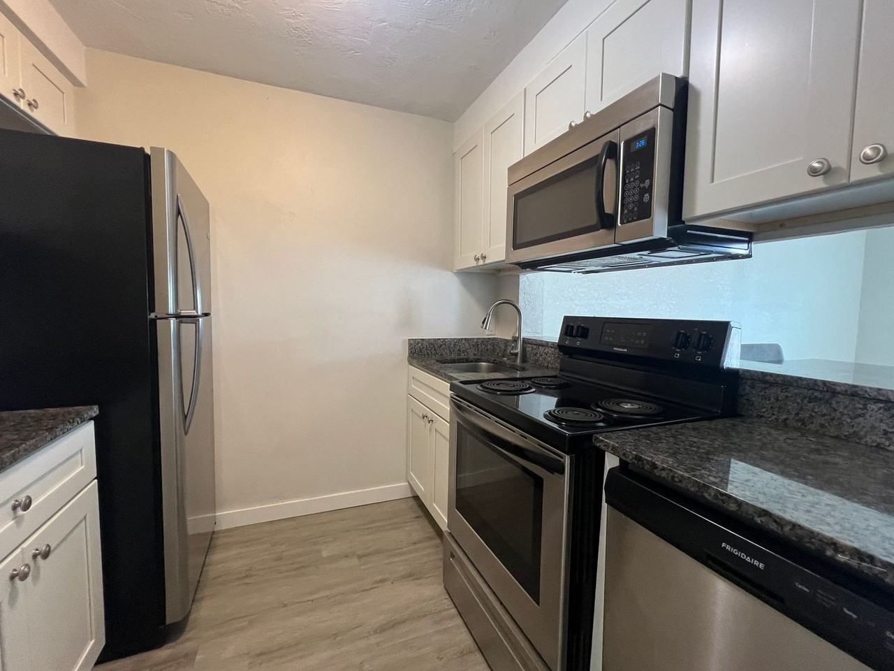 208 N Halifax Ave - Photo 2 of 12