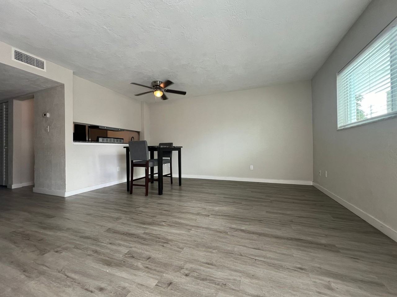 208 N Halifax Ave - Photo 3 of 12