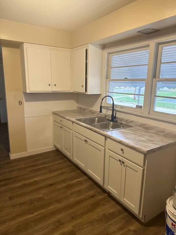 14910 Harvard Ave - Photo 3 of 9