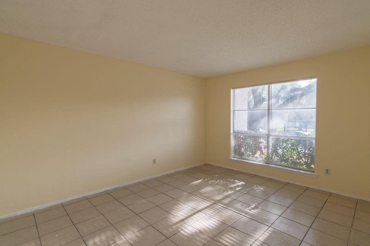 439 Valley Park Dr - Photo 3 of 25