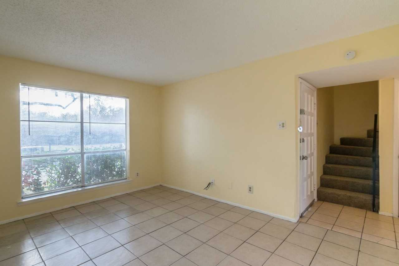 439 Valley Park Dr - Photo 4 of 25
