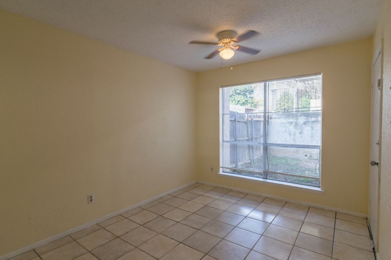 439 Valley Park Dr - Photo 5 of 25