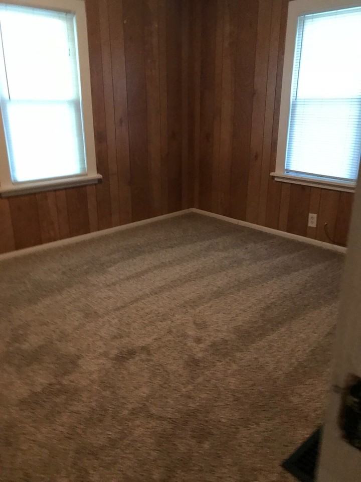 910 S Washington St - Photo 2 of 5