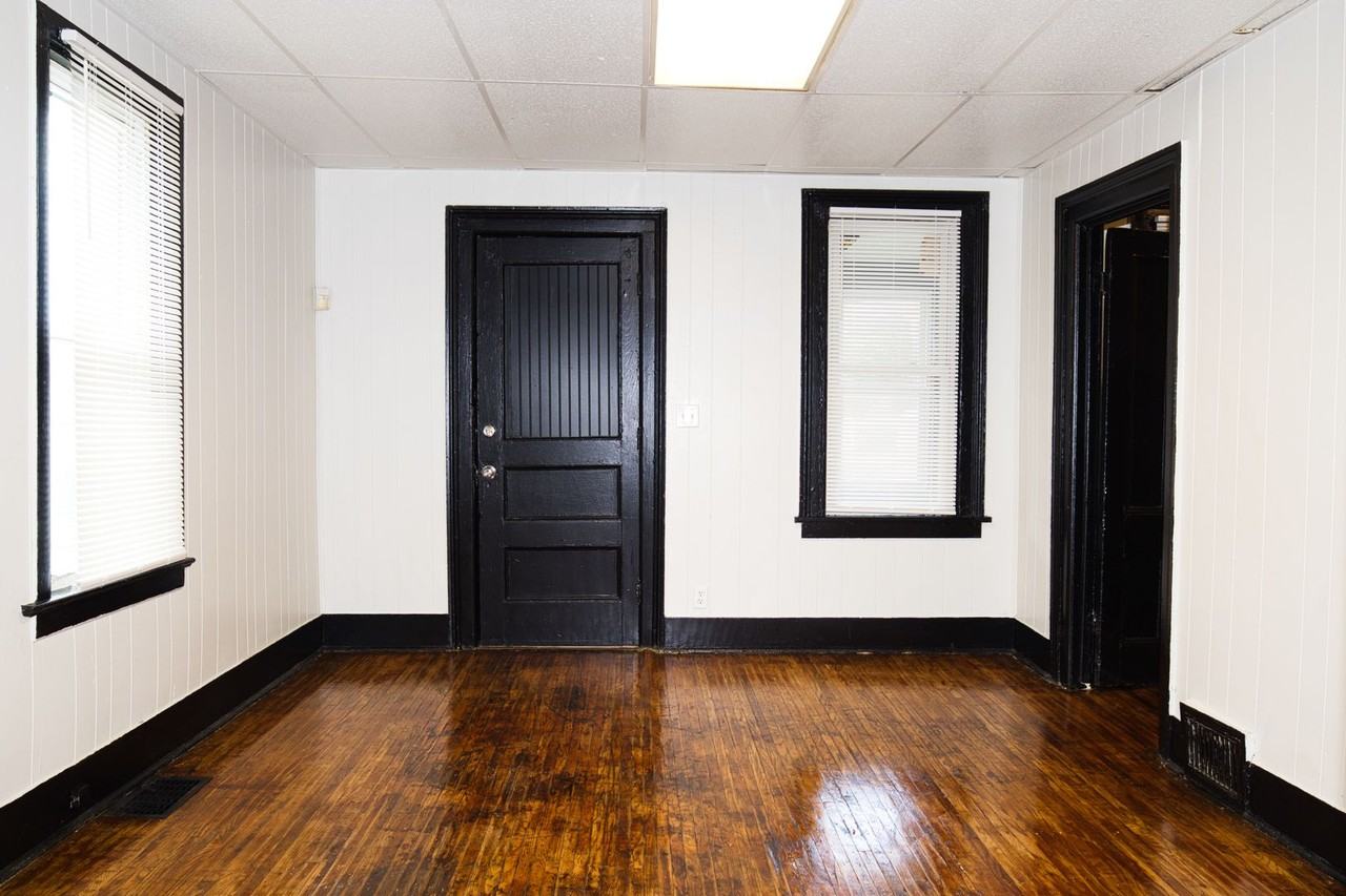 386 6th St - Photo 2 of 18