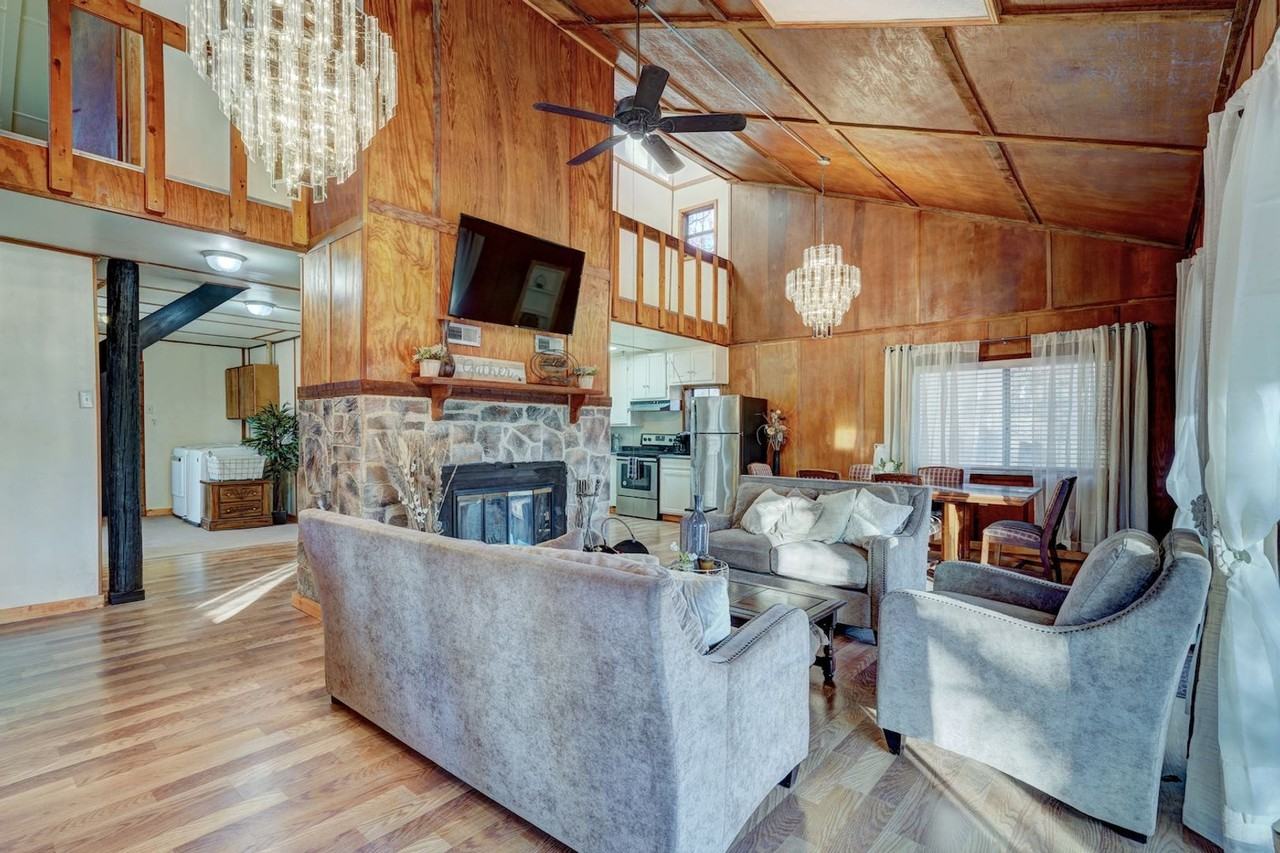 19518 S Dobbs Rd - Photo 3 of 14