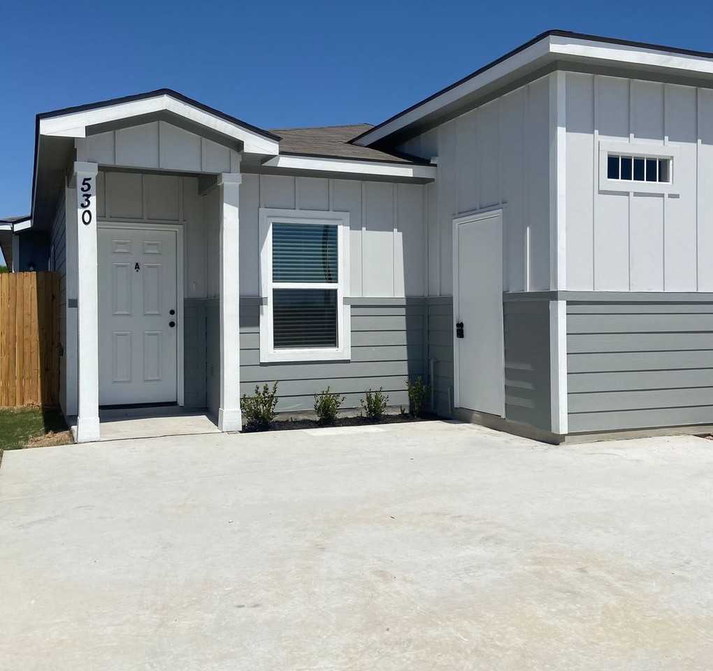 530 E Baxter - Photo 2 of 19