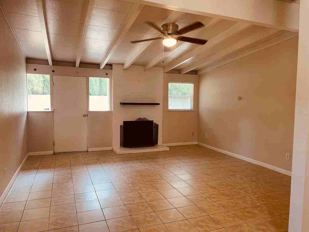 936 Anna St - Photo 3 of 7