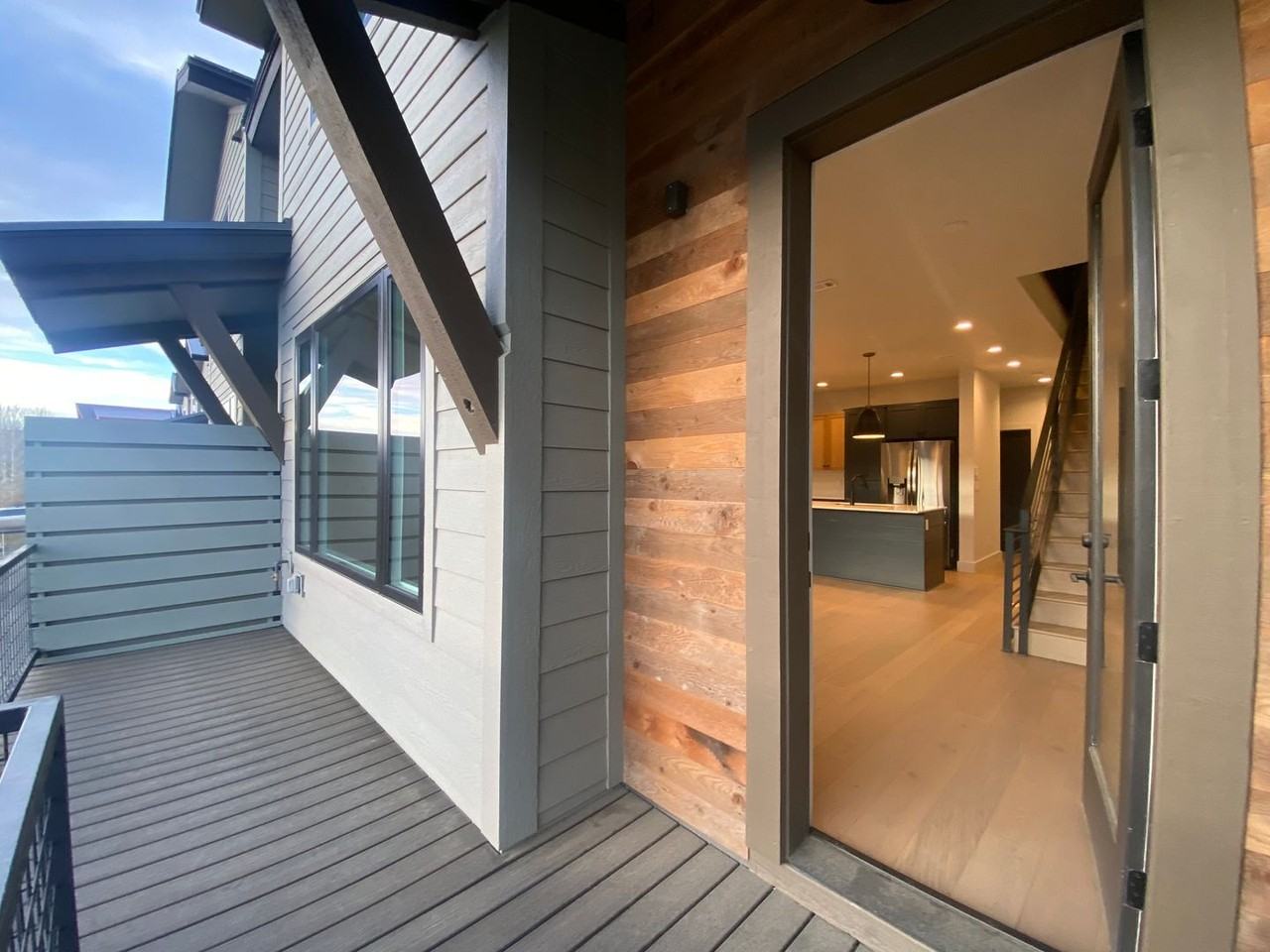 81 Haverly St - Photo 2 of 37