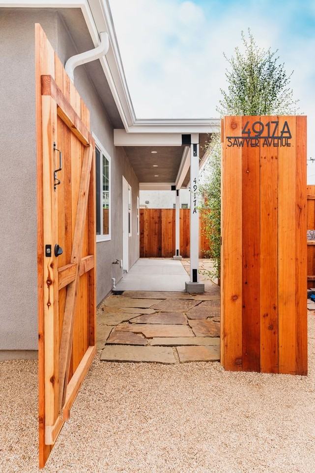 4917 Sawyer Ave - Photo 2 of 10