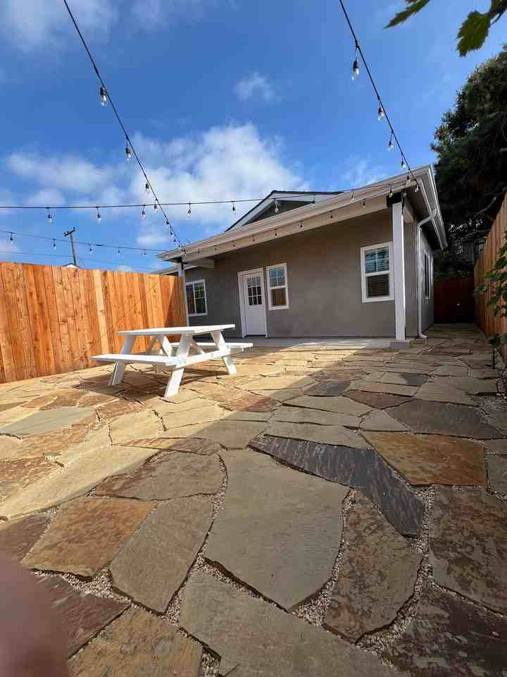 4917 Sawyer Ave - Photo 3 of 10