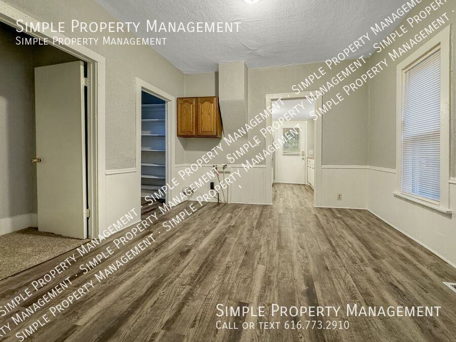 1572 Quarry Ave Nw - Photo 4 of 15