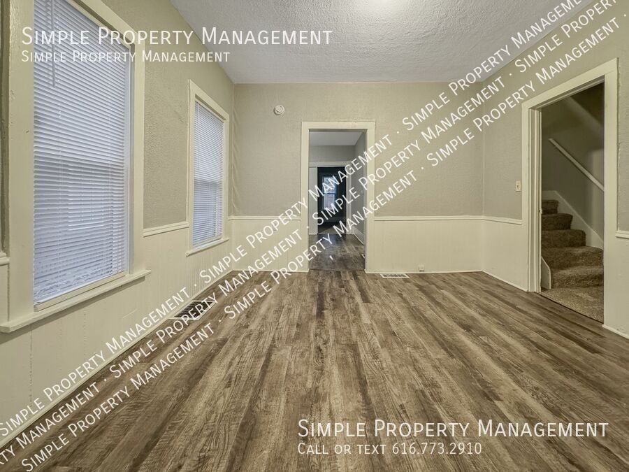 1572 Quarry Ave Nw - Photo 5 of 15