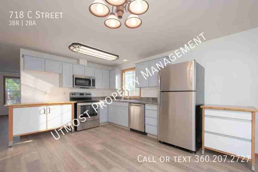 718 C St - Photo 2 of 10