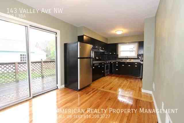 143 Valley Ave Nw - Photo 4 of 19