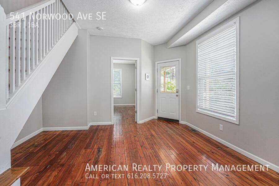 541 Norwood Ave Se - Photo 2 of 16
