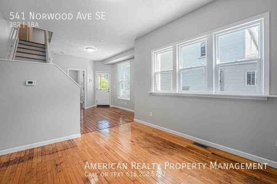 541 Norwood Ave Se - Photo 7 of 16