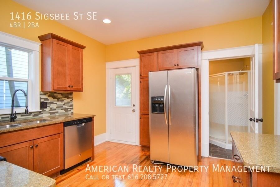 1416 Sigsbee St Se - Photo 5 of 16