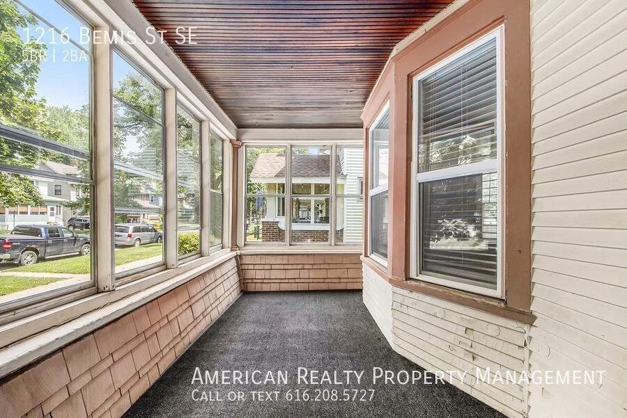 1216 Bemis St Se - Photo 2 of 19
