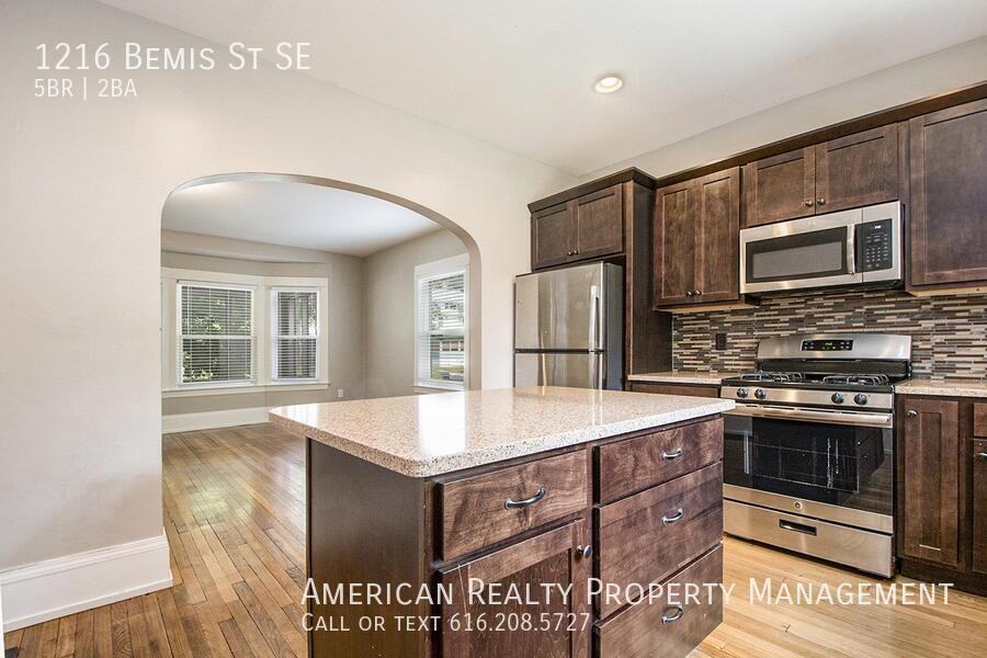 1216 Bemis St Se - Photo 5 of 19