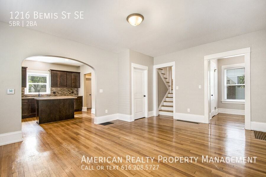 1216 Bemis St Se - Photo 6 of 19