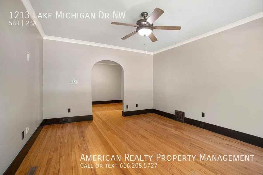 1213 Lake Michigan Dr Nw - Photo 7 of 19