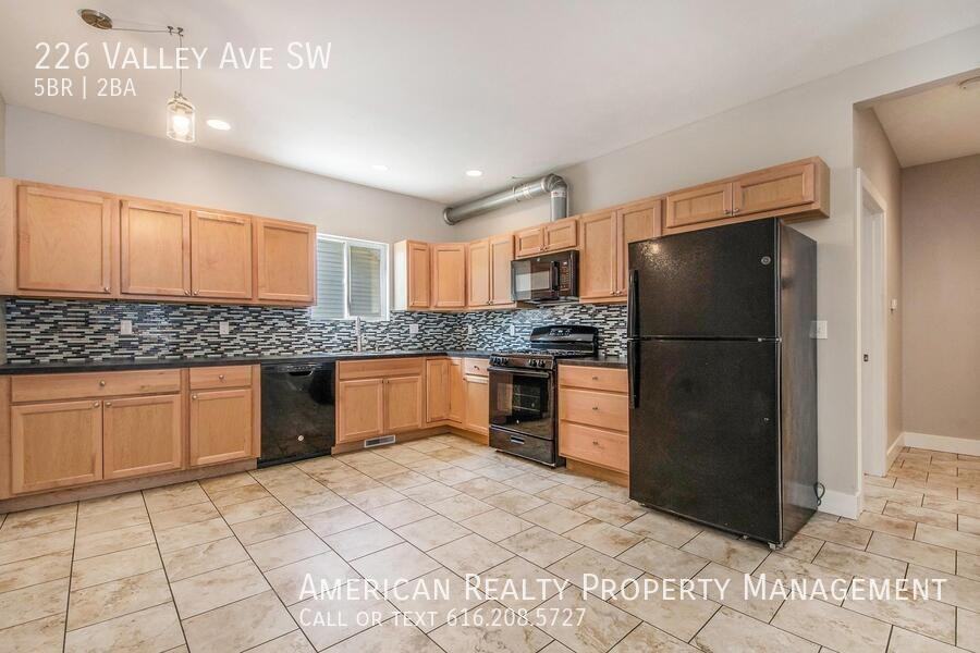 226 Valley Ave Sw - Photo 2 of 20