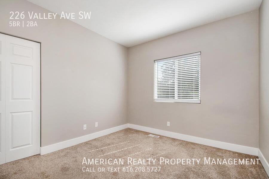 226 Valley Ave Sw - Photo 5 of 20