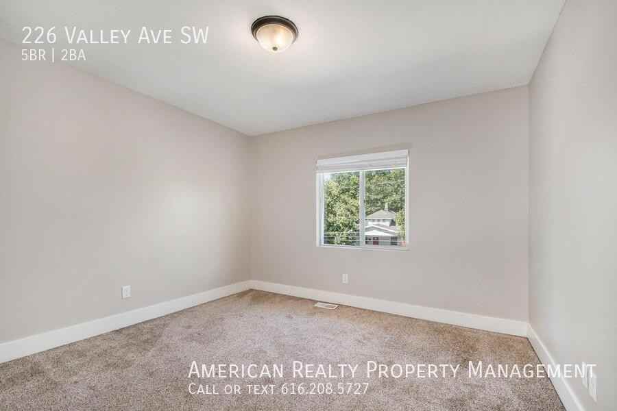 226 Valley Ave Sw - Photo 6 of 20