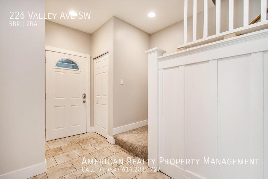226 Valley Ave Sw - Photo 7 of 20